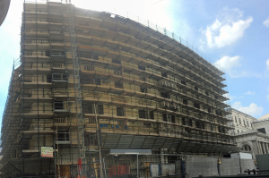 Facciata B&B Acquaverde con ponteggio AGO17_IMG_4726